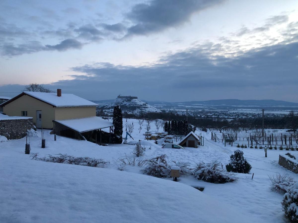 Judit Vendeghaz Suemeg Hotel Bagian luar foto